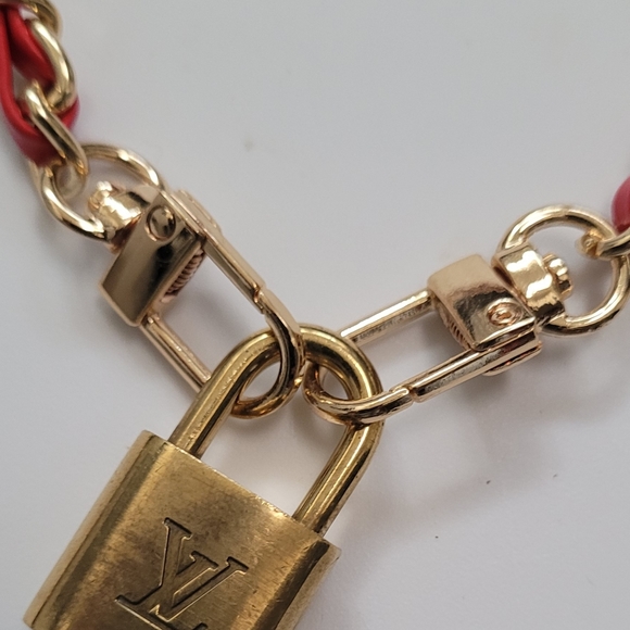 Authentic LV Lock#322 No Key with Unbranded Red and Gold Chain - Picture 5 of 7